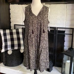 Old Navy black and white paisley printed dress